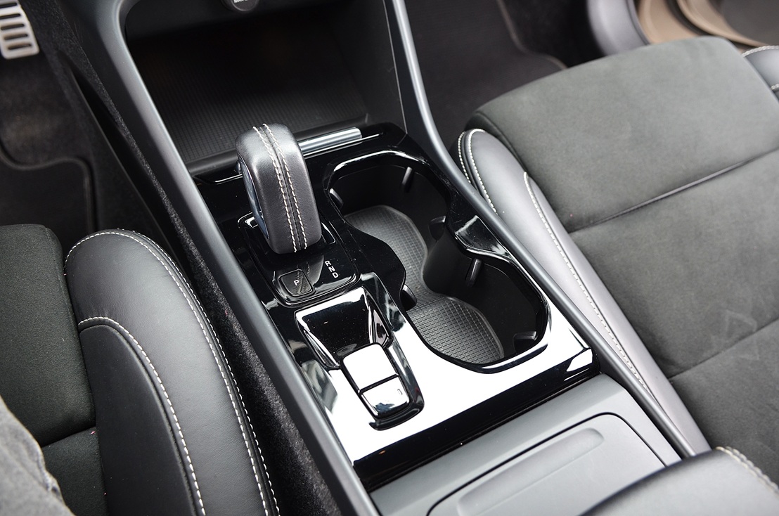 Volvo XC40 R-Design B5 197cv Hibrido, miniatura 9